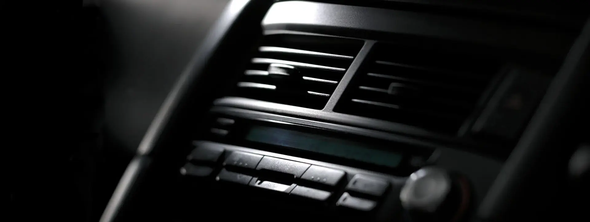2000-nissan-skyline-gt-r-interior-detail-1-car-back-catalogue-1
