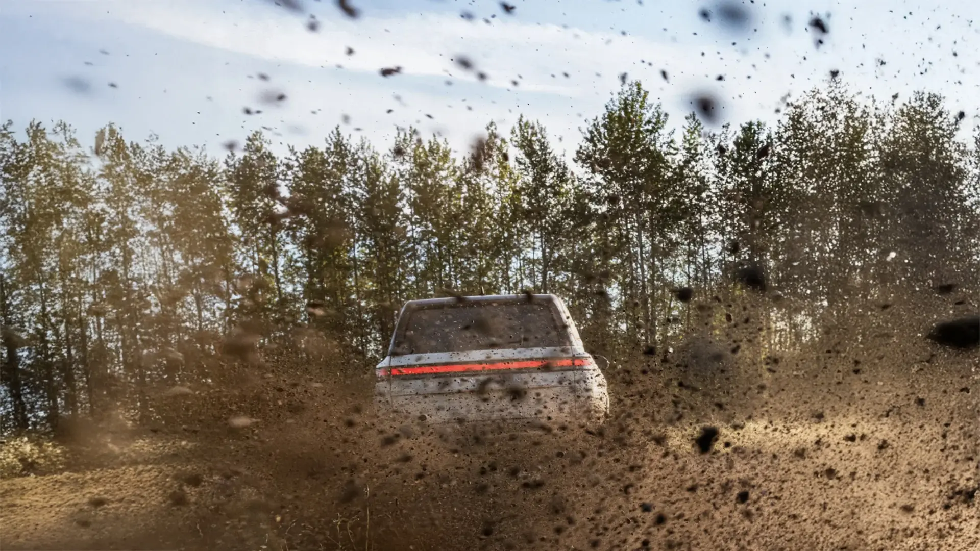 2025-rivian-r1s-driving-dynamics-1-car-back-catalogue-1